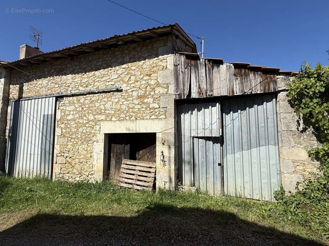 Maison à MARILLAC-LE-FRANC