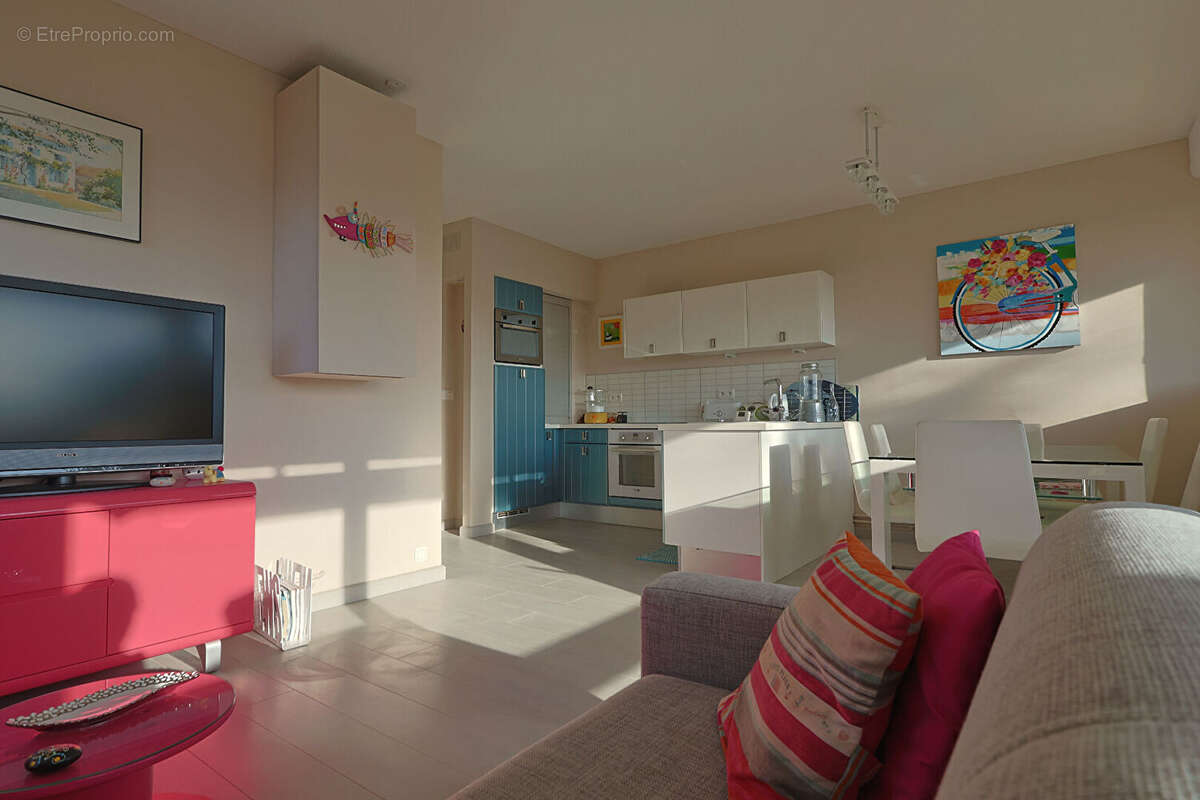 200M DE LA PLAGE DE PONTAILLAC - Appartement lumineux avec balcon - photo 2