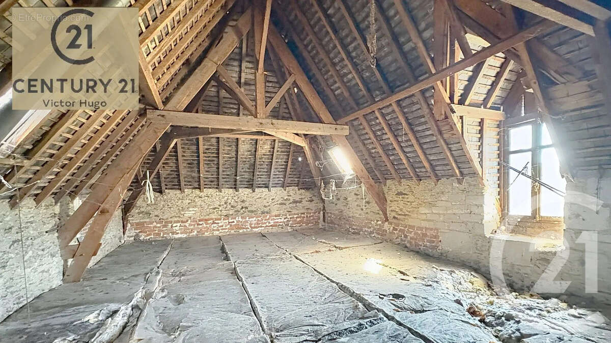 Maison 242 m² à Saint-Victurnien  - photo 20