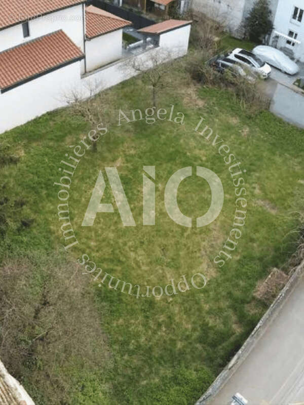 Terrain à LA BOISSE