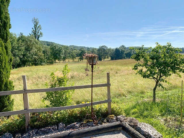 Propriété de caractère avec jardin paysager, piscine et dépendances - photo 12