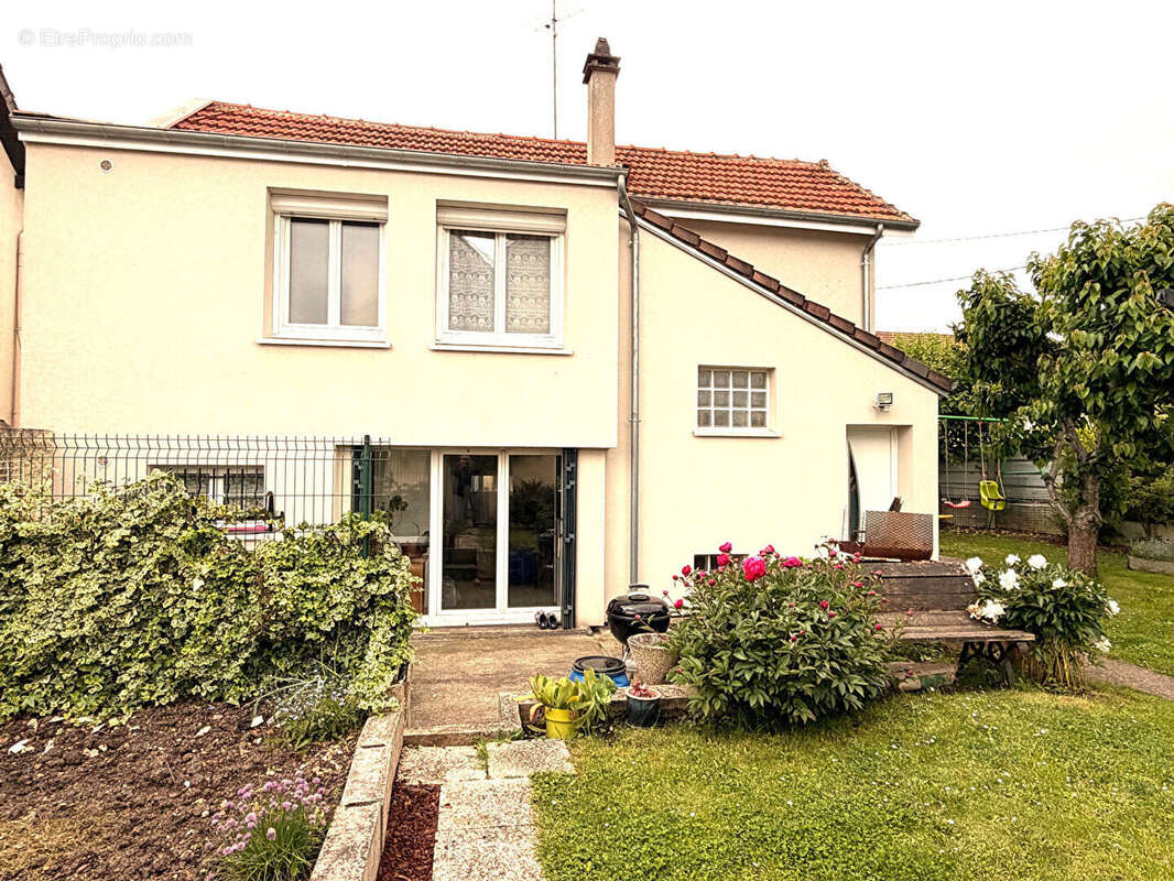 Maison 100 % individuelle sur 299 m² Quartier résidentiel calme - photo 9