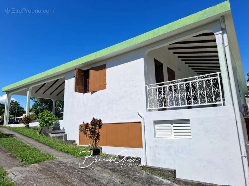 Maison à BAIE-MAHAULT