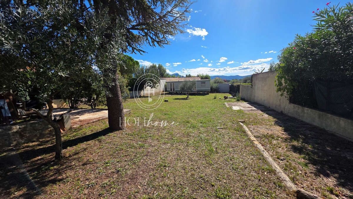 Terrain à POURRIERES