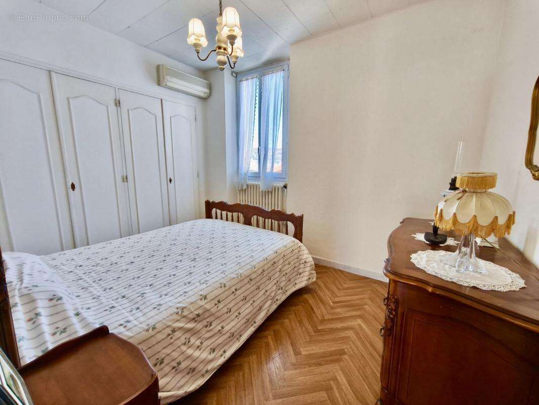 Maison à SAINT-LAURENT-DU-VAR