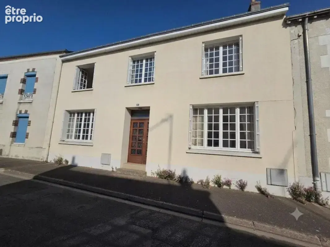  NOUVEAU PRIX : SOUS LA BARRE DES 200 000 € !  Une opportunité rare en plein centre-ville à TOURY - photo 2