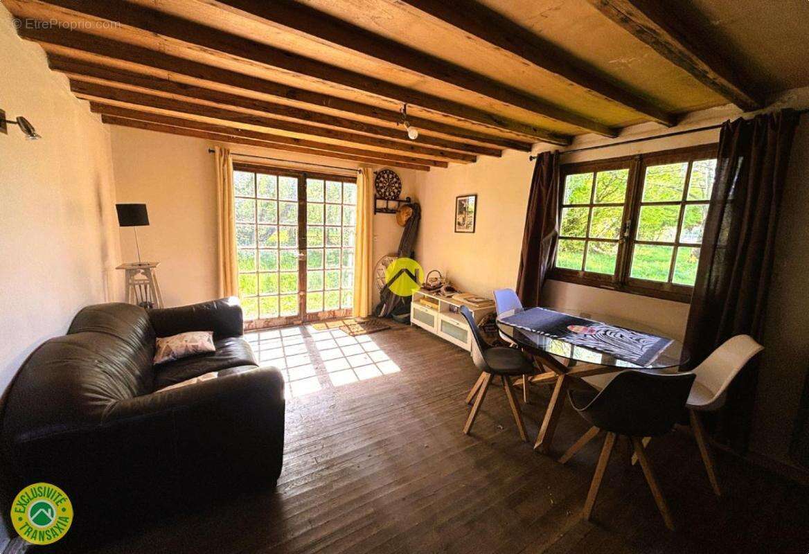 Maison à FRUGES