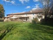 Maison à SAINT-BARTHELEMY-DE-BUSSIERE