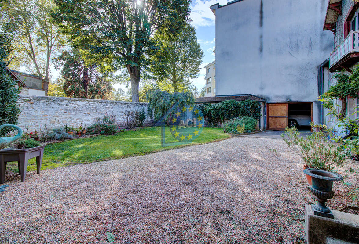 Hôtel particulier - Centre-ville Mantes-la-Jolie - 342.05m² habitables - Garages - Caves - photo 7