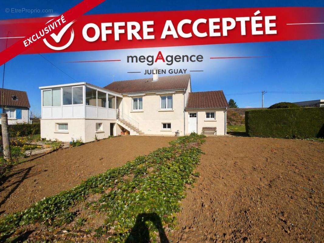 Maison à SAINT-COSME-EN-VAIRAIS