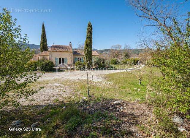 Commerce à TOURRETTES