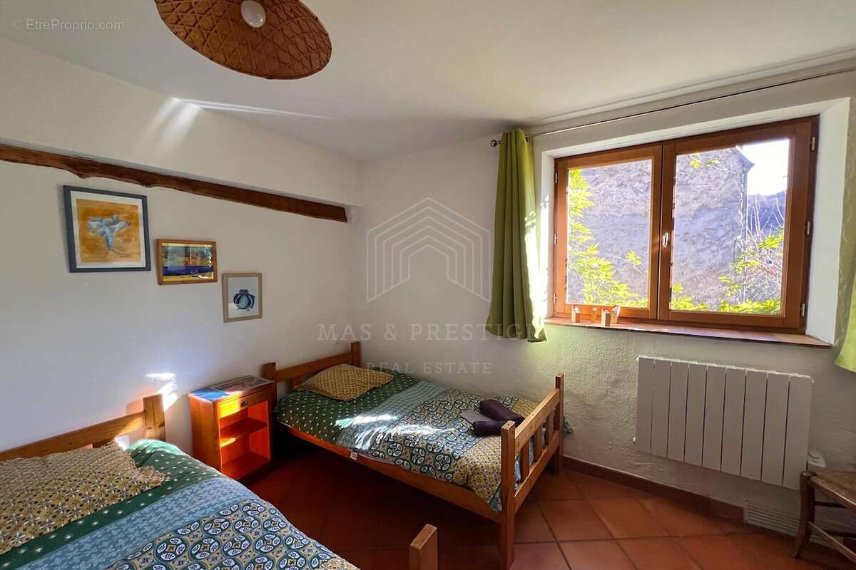 Maison à SAINT-LAURENT-DE-CERDANS