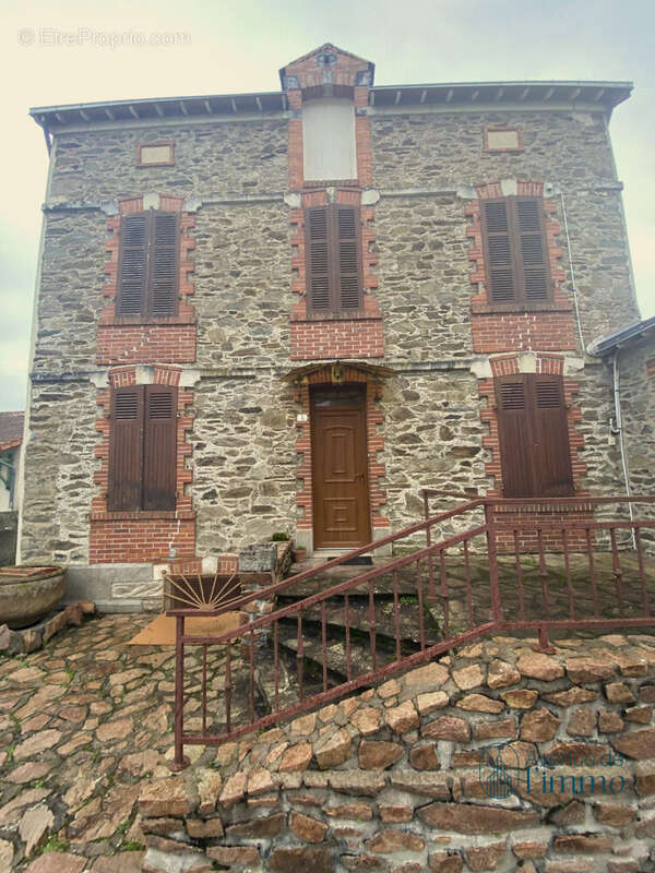 Maison à BEAULIEU-SUR-LAYON