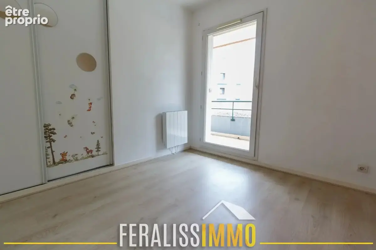 F3 avec grand balcon à deux pas du coeur de ville ! - photo 11