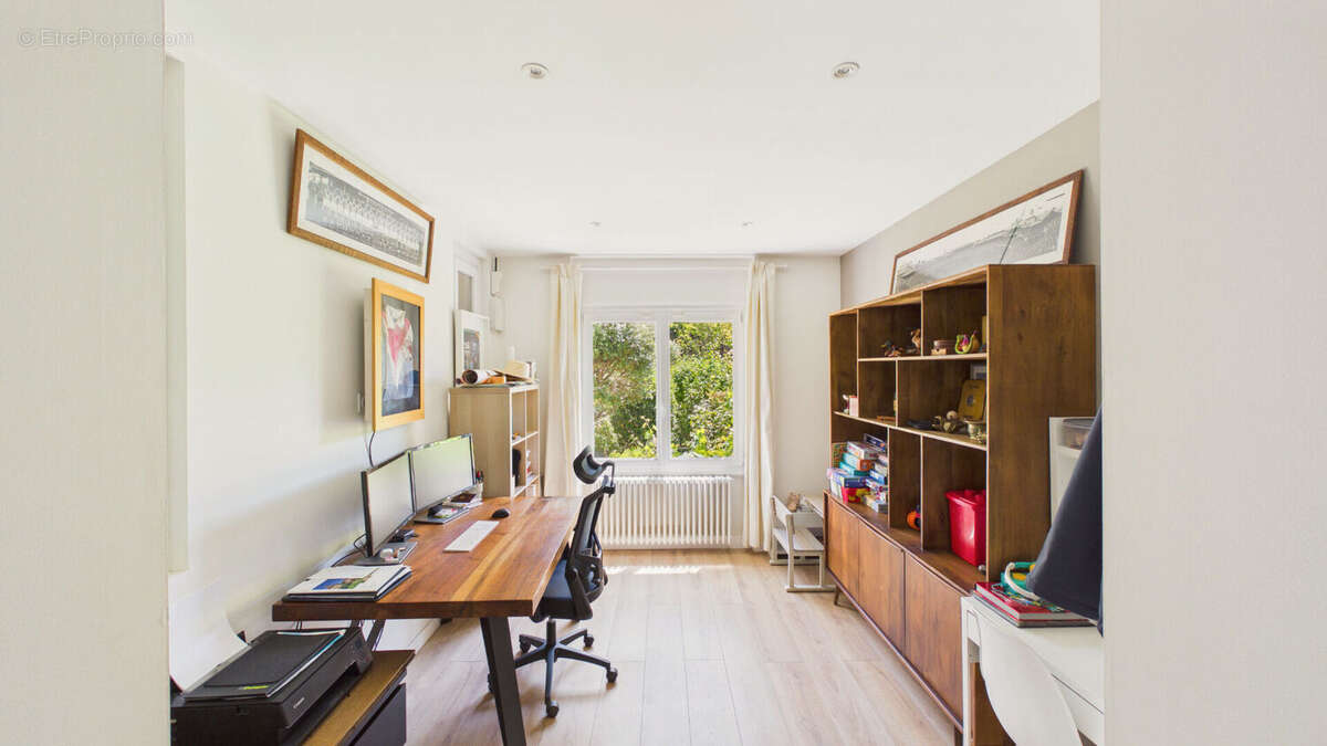 Maison de caractère entièrement rénovée à Avignon . 140 m² habitables, jardin arboré, à 5 minutes des remparts - photo 7