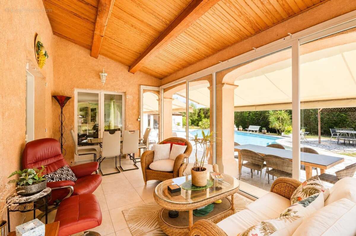 Maison à VALBONNE