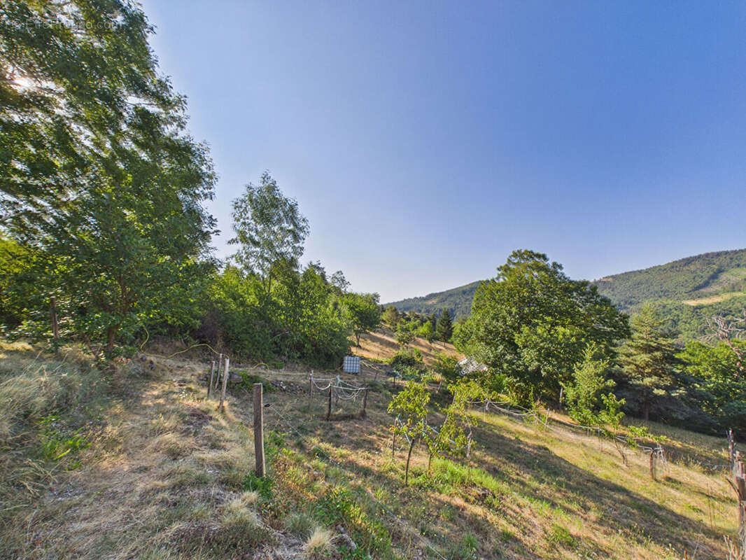 Maison au coeur d'un hameau avec dépendance et vaste terrain à Desaignes - photo 15
