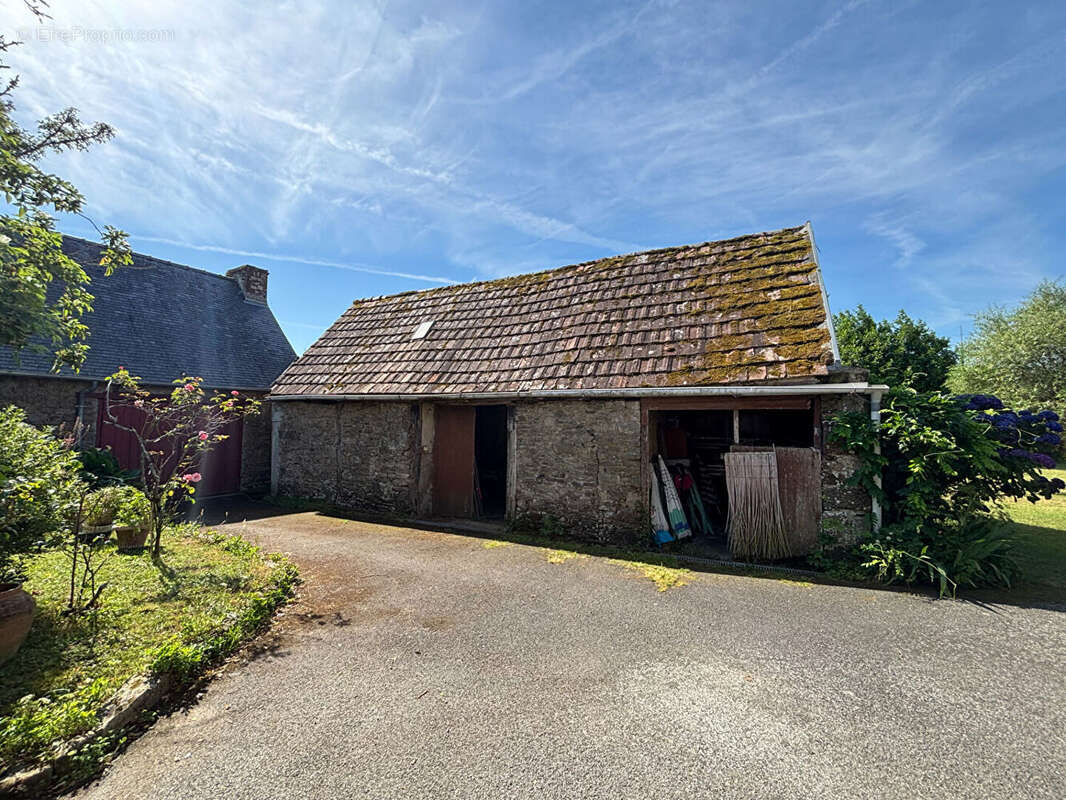 Maison à PLOUZELAMBRE