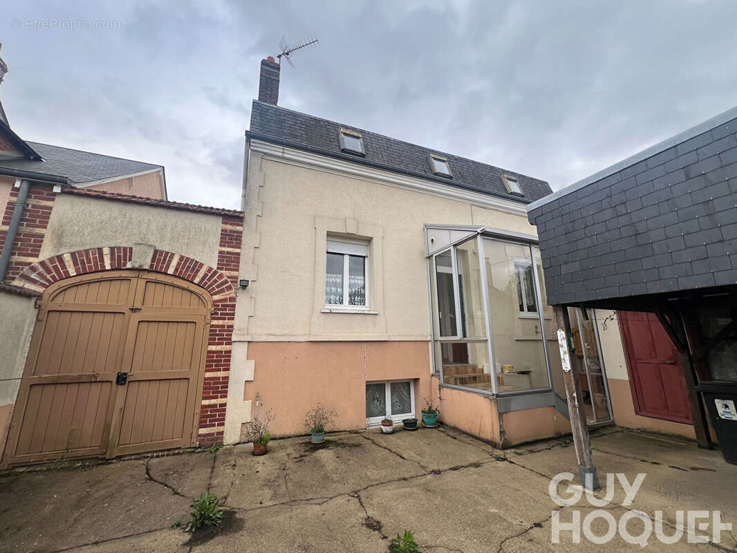 Maison à LA BAZOCHE-GOUET