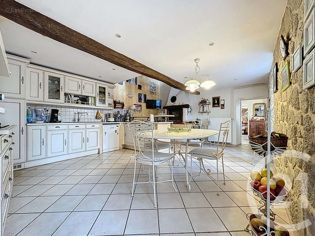 Maison à GRANDPUITS-BAILLY-CARROIS