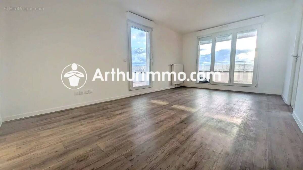 Appartement à SAVIGNY-LE-TEMPLE