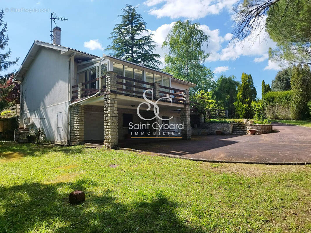 Maison à SAINT-YRIEIX-SUR-CHARENTE