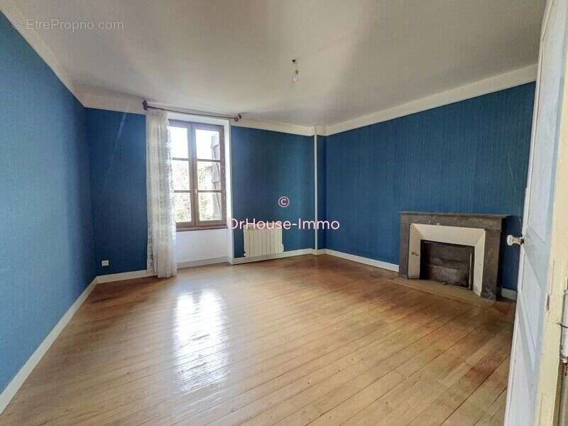 Maison à SAINT-COSME-EN-VAIRAIS