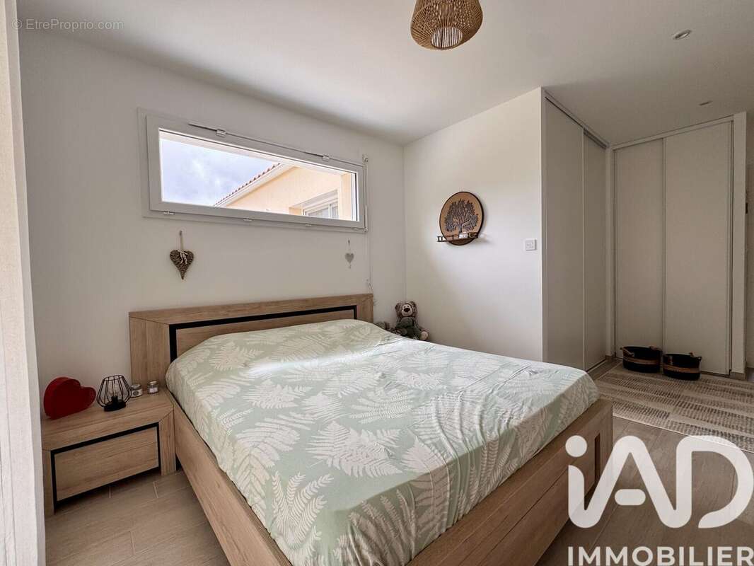 Maison 109 m² à Saint-Maurice-Le-Girard  - photo 7