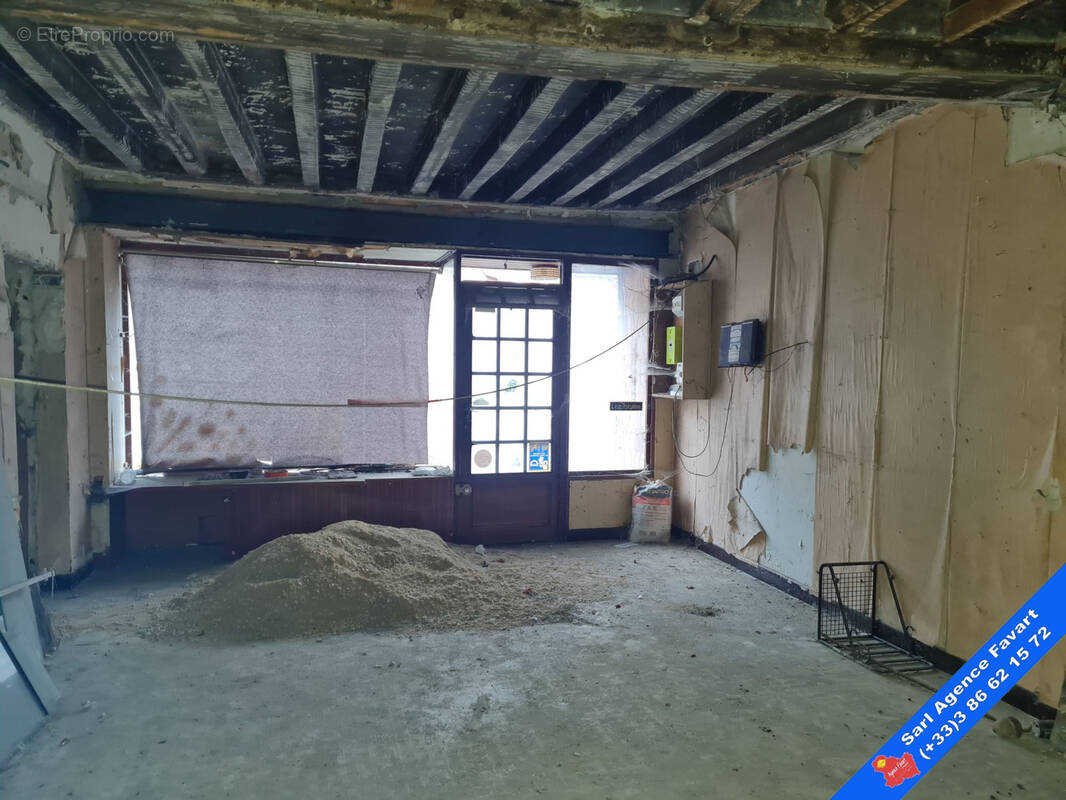 Appartement à LAROCHE-SAINT-CYDROINE