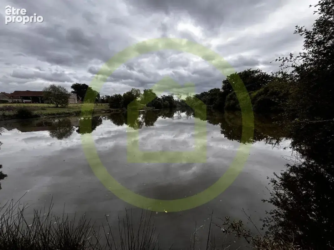 Photo Terrain à Gouzon au prix de 77 000€