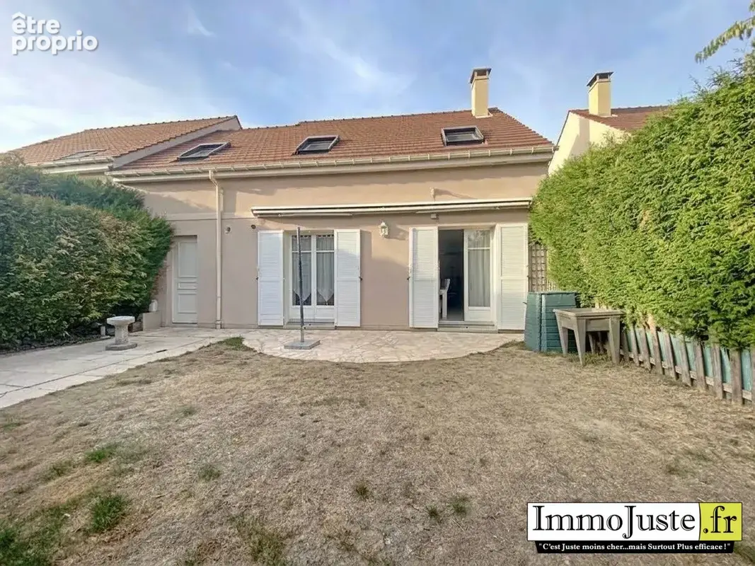 Photo Maison à Les Essarts-Le-Roi au prix de 320 000€
