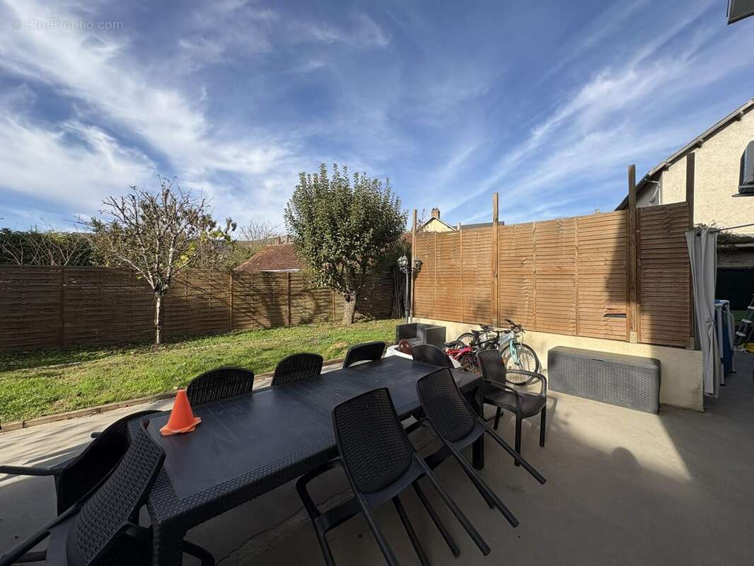 Maison à TERRASSON-LAVILLEDIEU