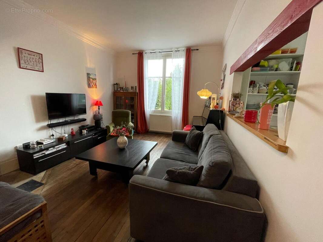 Maison à DUN-SUR-AURON