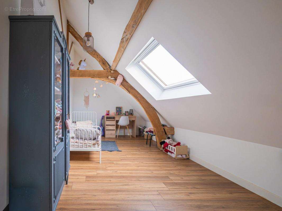 Maison à NEUVILLE-SUR-SARTHE