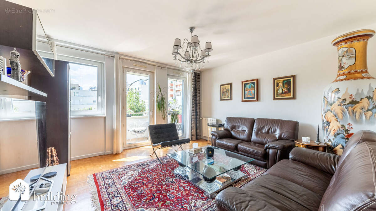 Appartement à COURBEVOIE