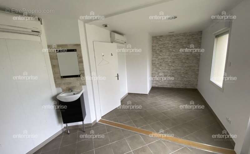 Bureaux / local commercial - 350m2 - le plessis-belleville - photo 5