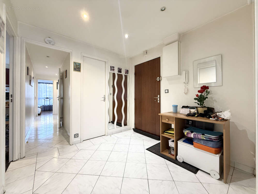 Appartement à COURBEVOIE