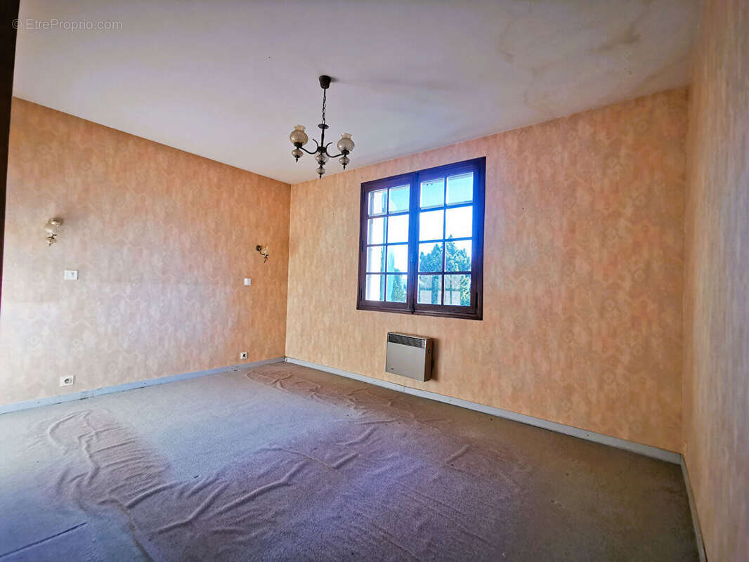 Maison traditionnelle t5 (construite en 1973) de 138 m² sur un terrain de 1 003  m2 - photo 11