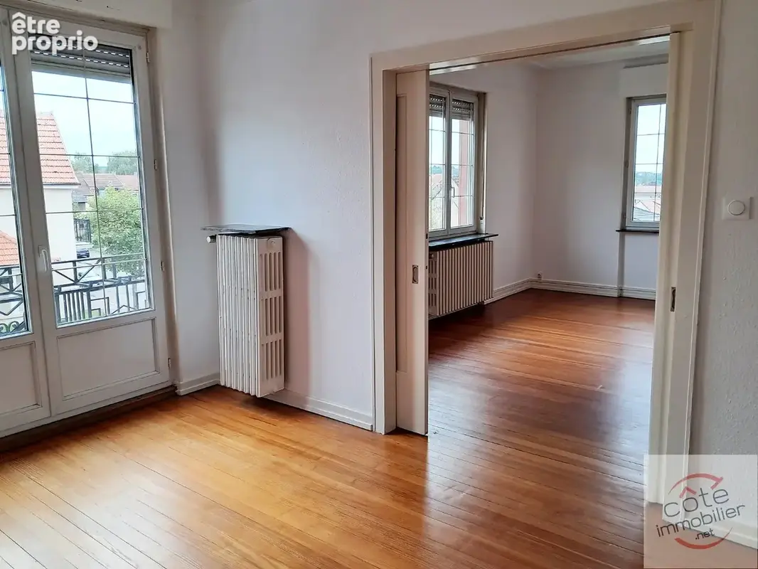 Appartement bourgeois -  1er etage - beaux volumes - photo 2