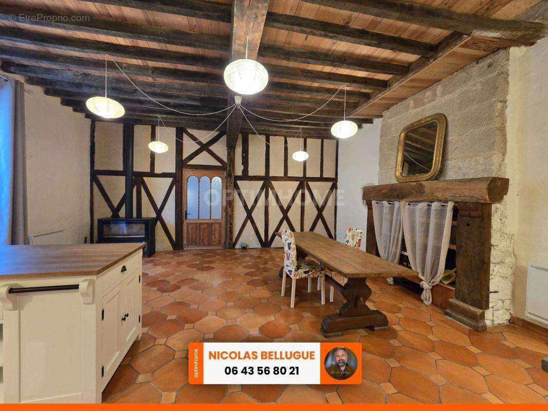 Maison de caractère rénovée au cœur d’un village historique - photo 9
