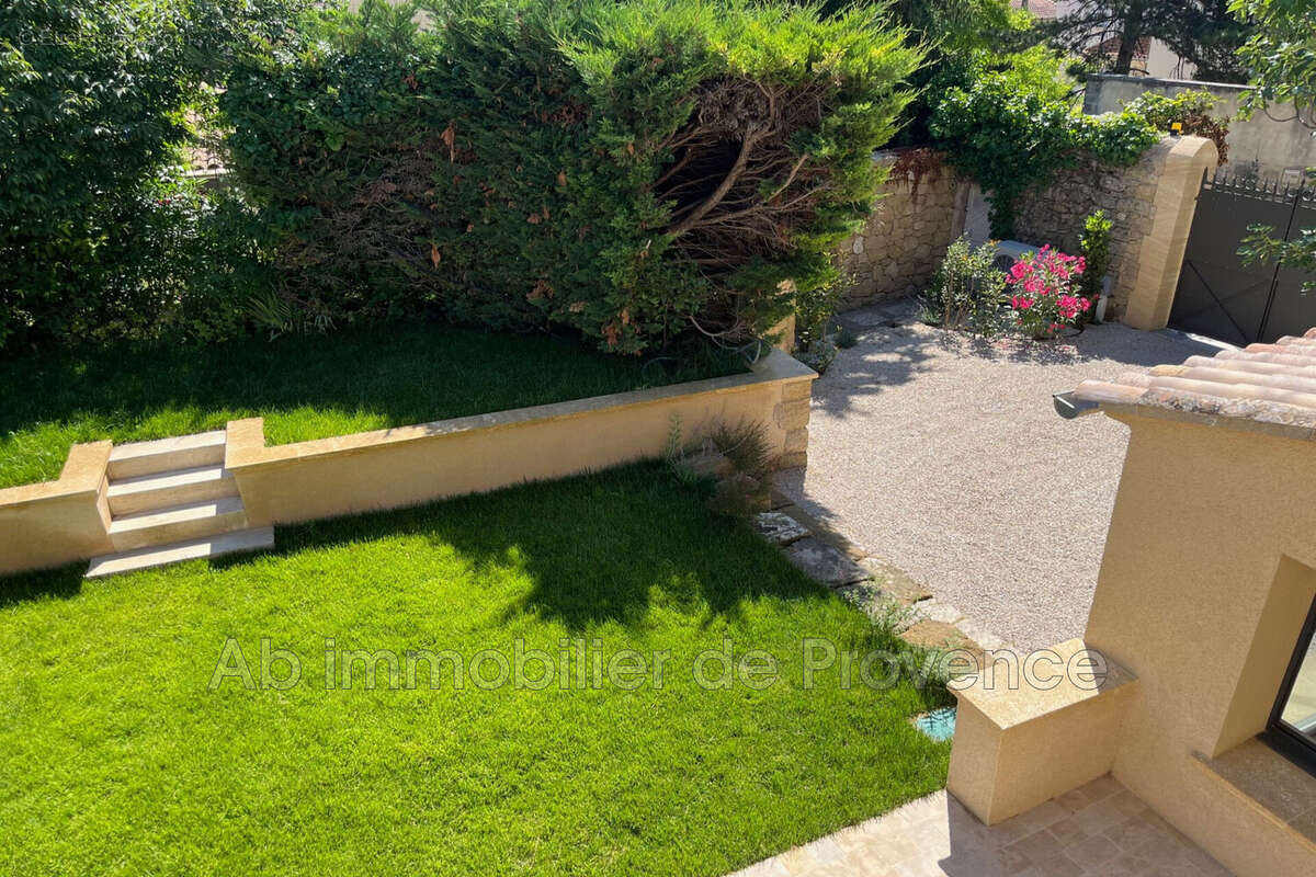 Maison 110 m² à Rognes  - photo 3