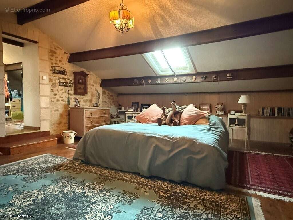 Maison à NANTEUIL-EN-VALLEE