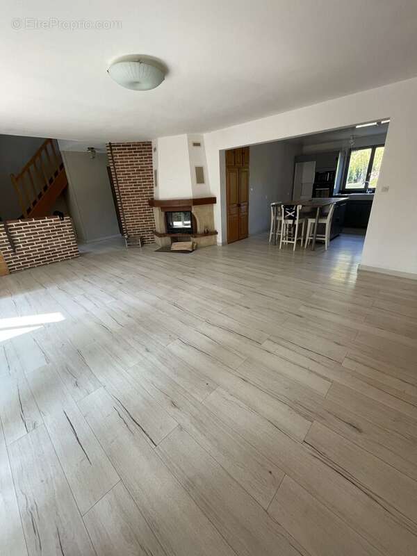 Maison à AVESNES-SUR-HELPE