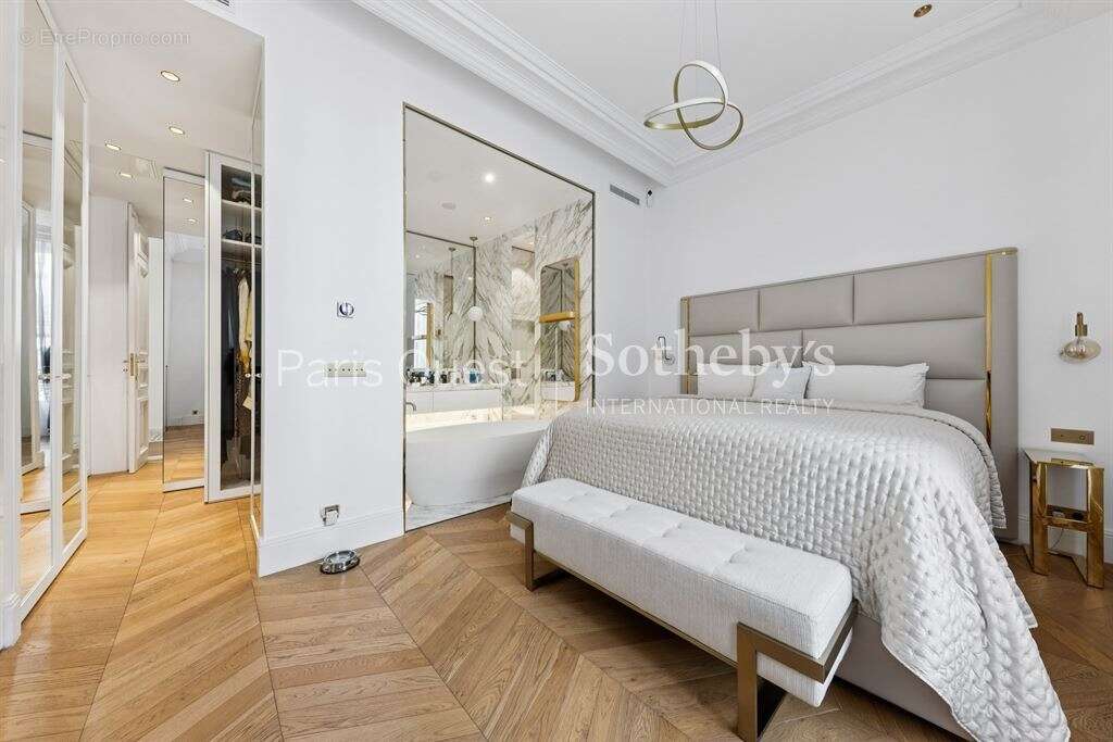 Appartement à PARIS-8E