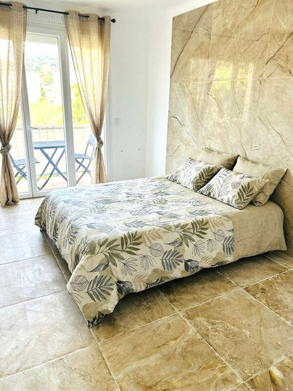 Appartement à VALLAURIS