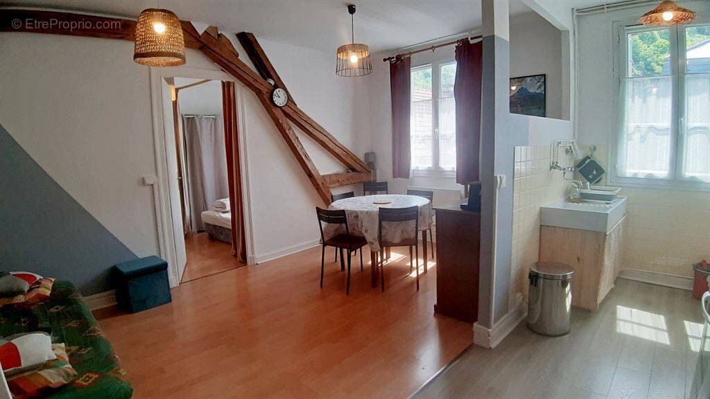 Appartement à EAUX-BONNES