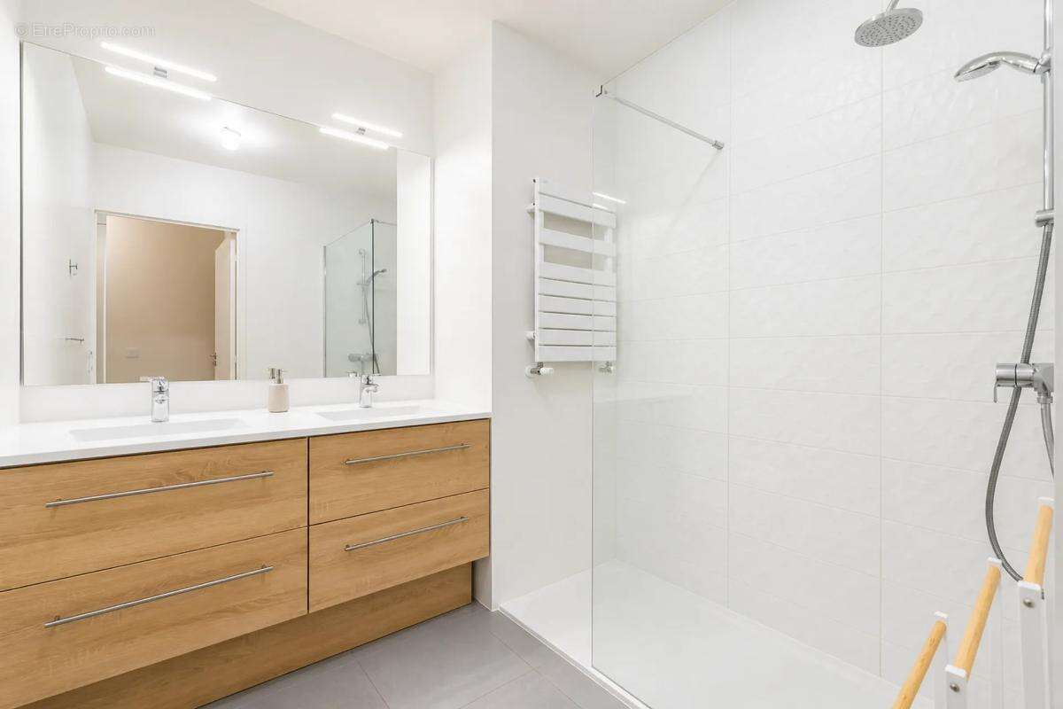 Appartement de 3 pièces de 80 m² avec grand balcon à Courbevoie - photo 7