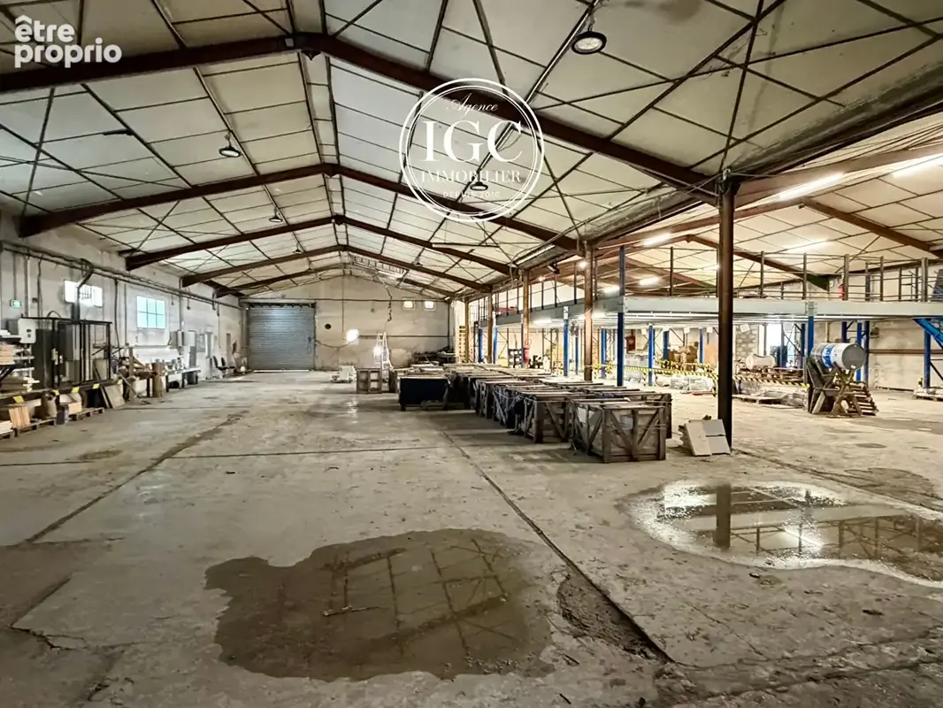 Local d'activité Lançon de Provence 8 pièces 1490 m2 - photo 6