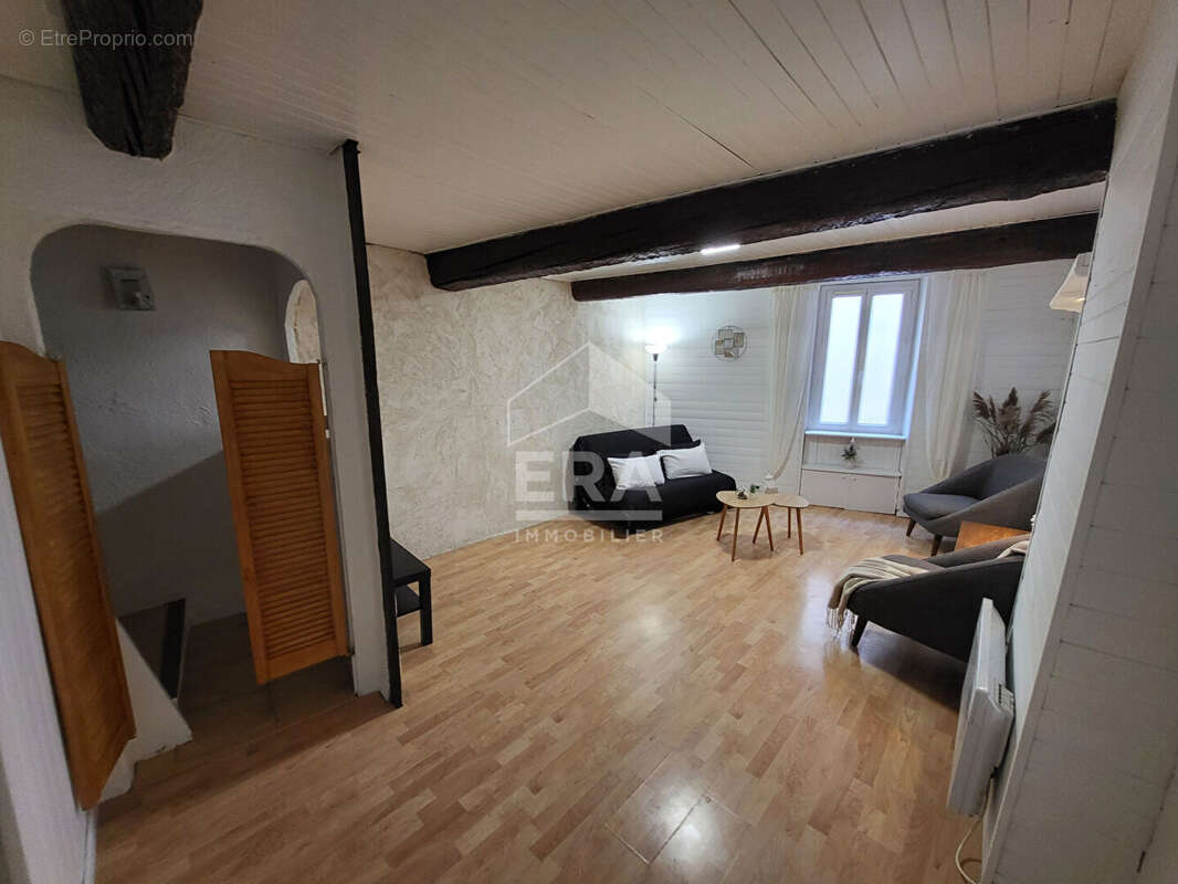 Maison à SAINT-MITRE-LES-REMPARTS