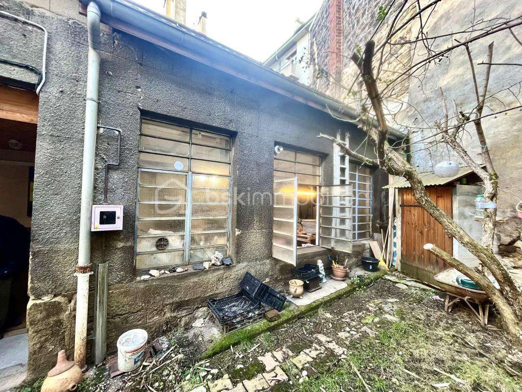 Offre acceptée atelier d artiste en fond de cour 59m2 - photo 2